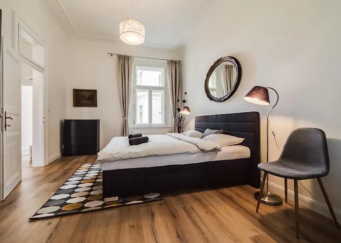 Charles Bridge - 3 Bedroom Apartment - Old Town